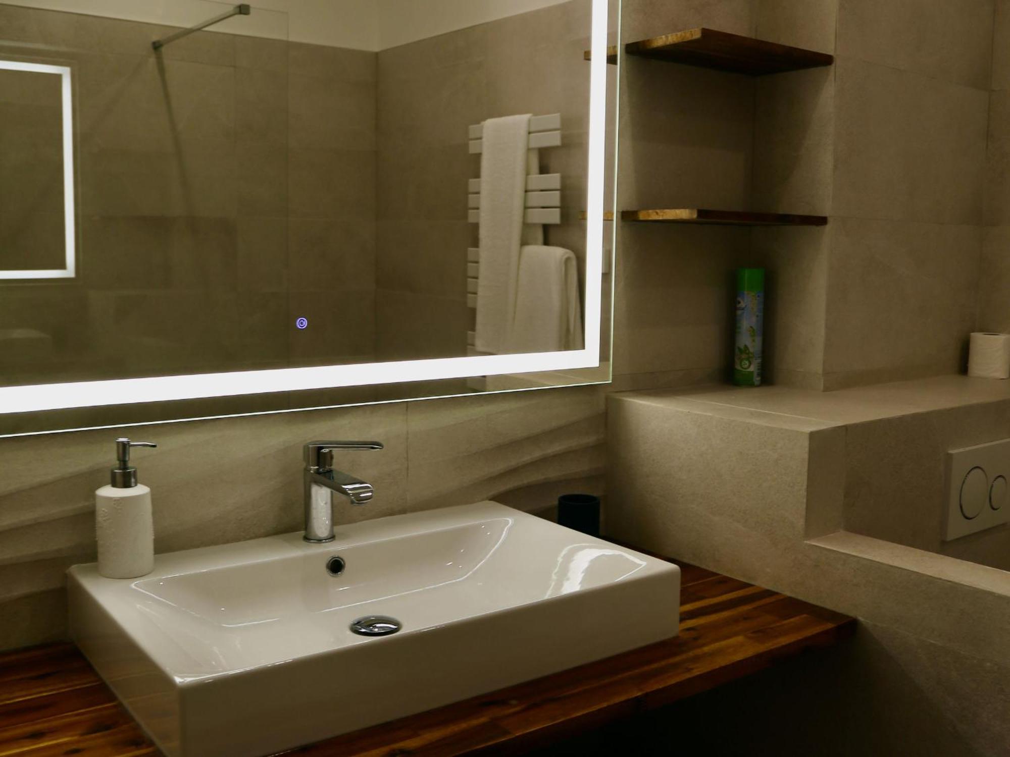 Apartment Spacieux Et Renove Au Coeur De Biarritz, A Deux Pas De La Et Des Commerces - Fr-1-239-802 *